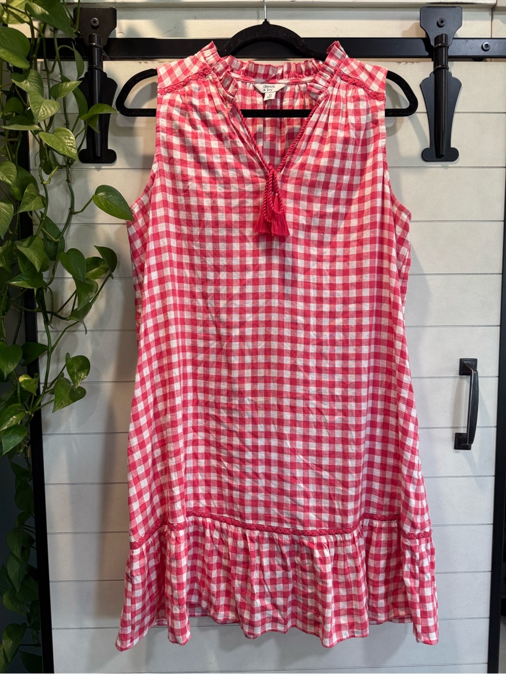 crown & ivy Pink and White Gingham Tassel Shift Dress